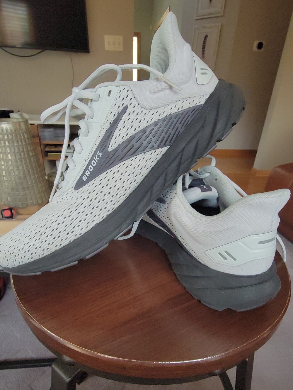 Brooks Anthem 6 Mens Size 12